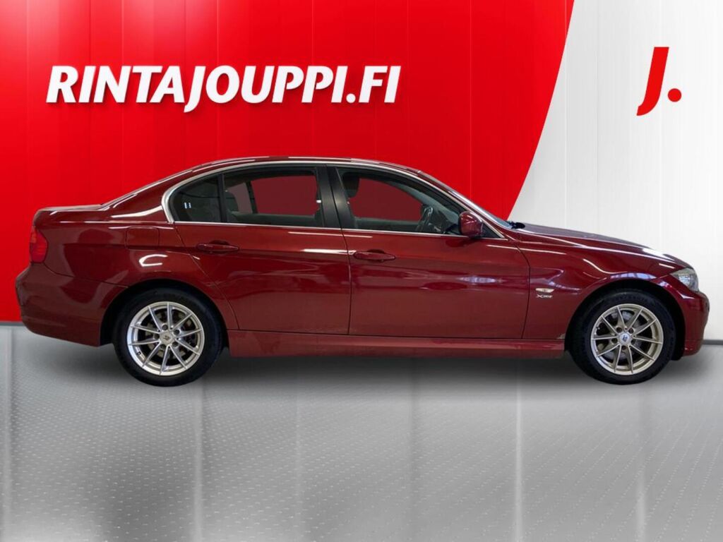BMW 320 2011 Punainen