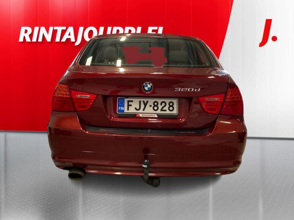 BMW 320 2011 Punainen