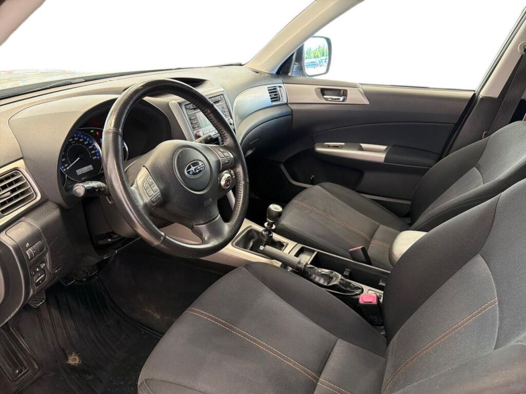 Subaru Forester 2011 Keltainen