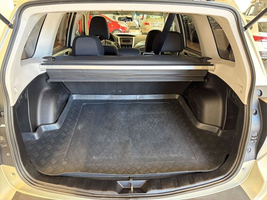 Subaru Forester 2011 Keltainen