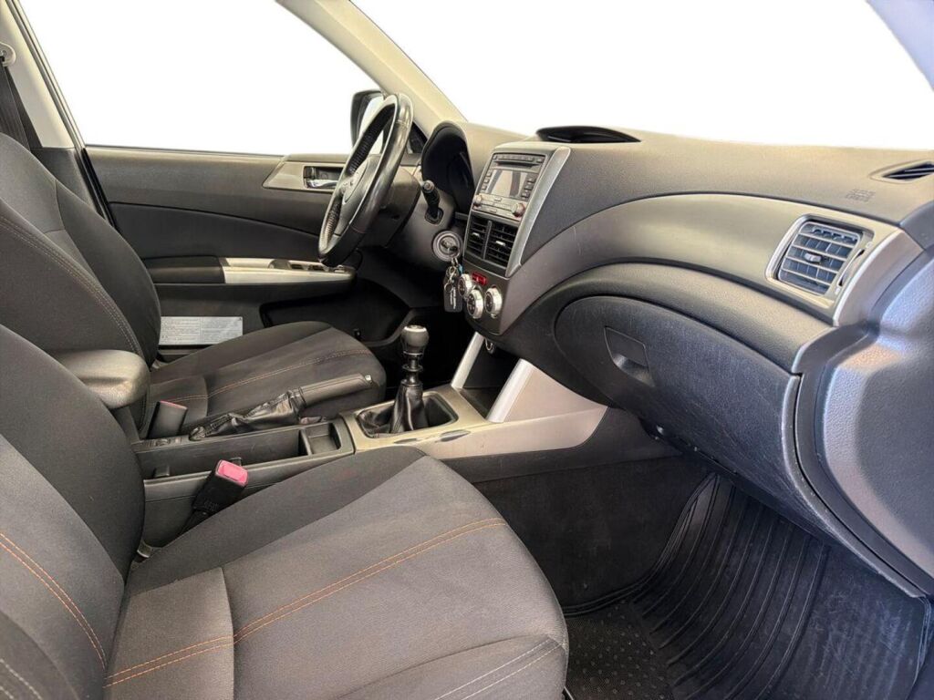 Subaru Forester 2011 Keltainen