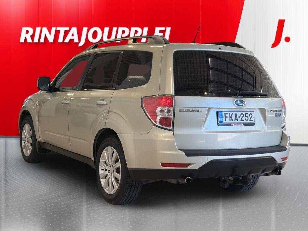Subaru Forester 2011 Keltainen