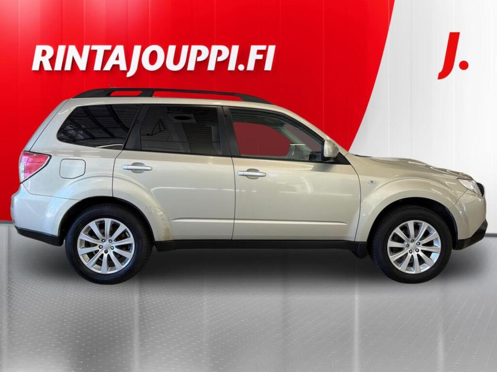 Subaru Forester 2011 Keltainen