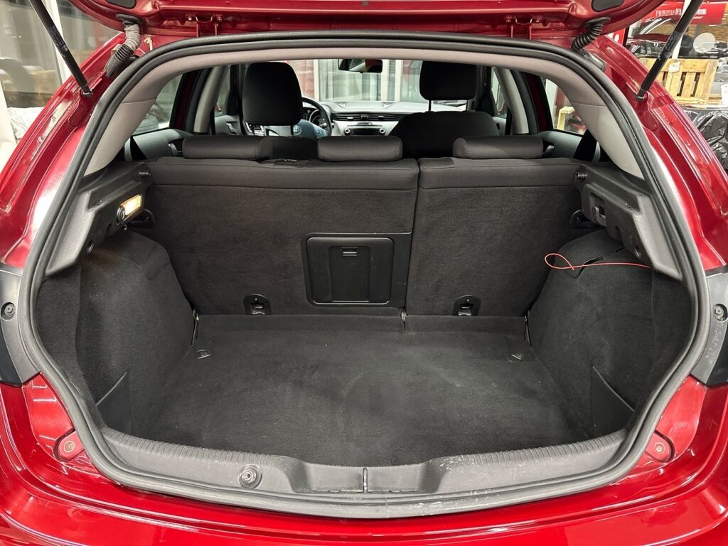 Alfa Romeo Giulietta 2011 Punainen