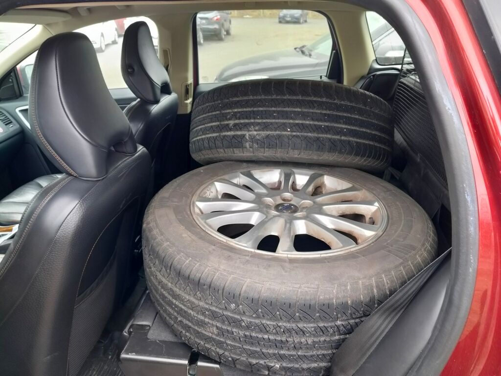 Volvo XC60 2009 Punainen