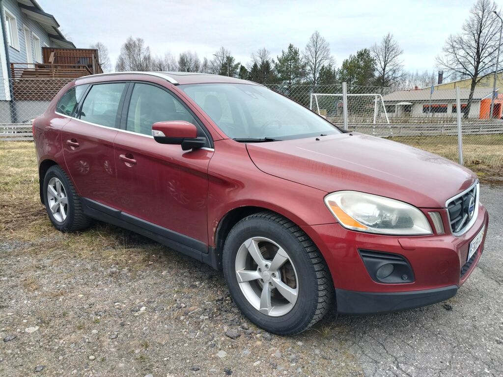 Volvo XC60 2009 Punainen