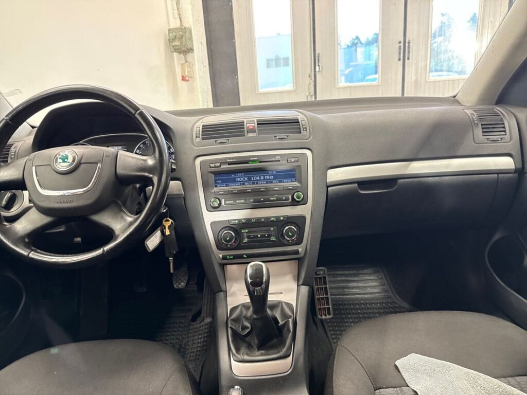 Skoda Octavia 2011 Harmaa