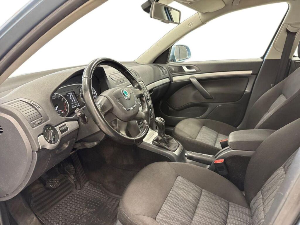 Skoda Octavia 2011 Harmaa