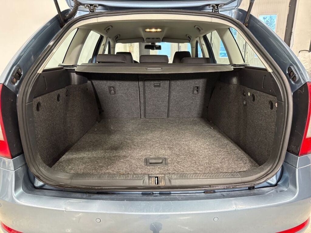 Skoda Octavia 2011 Harmaa