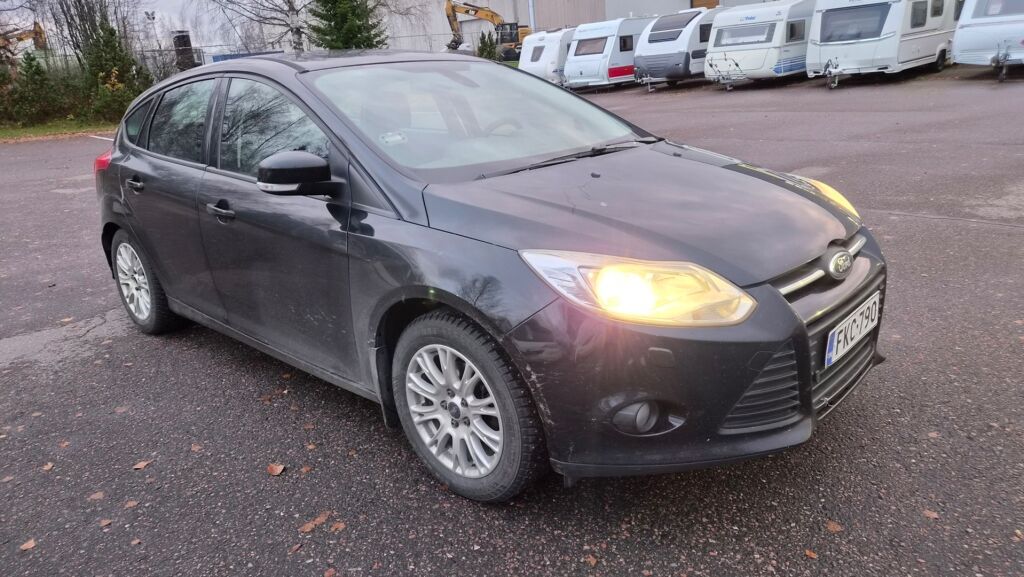 Ford Focus 2011 Musta