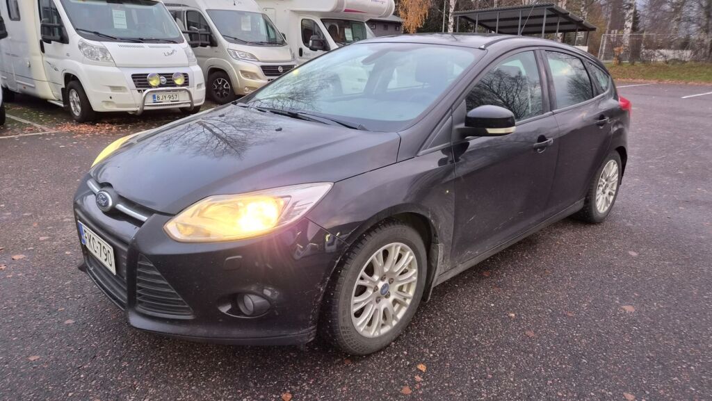 Ford Focus 2011 Musta