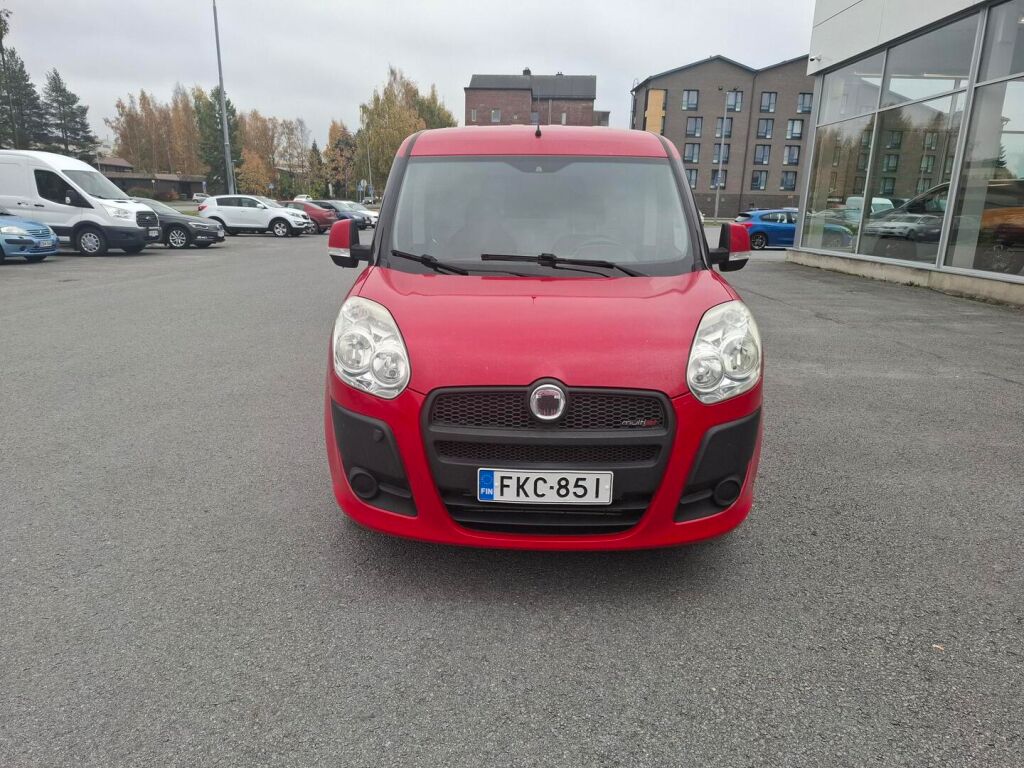 Fiat Doblo 2011 Punainen