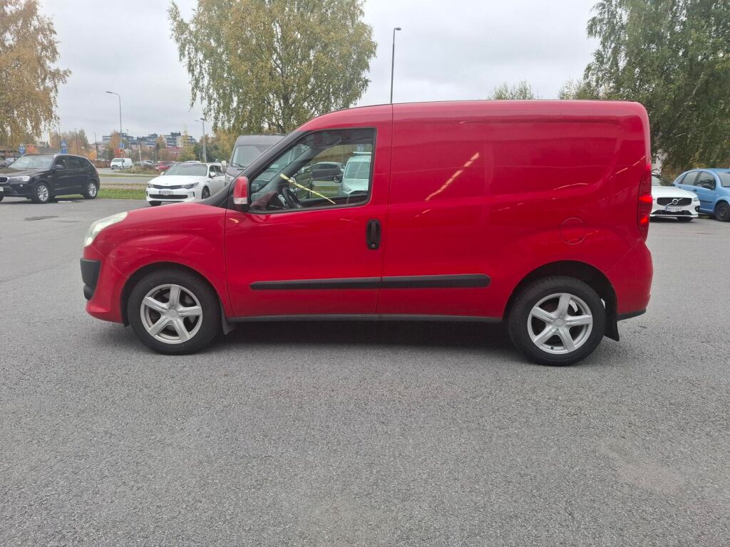 Fiat Doblo 2011 Punainen