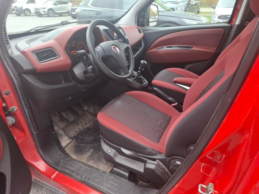 Fiat Doblo 2011 Punainen