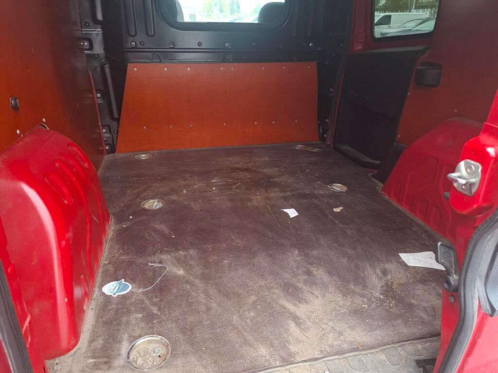 Fiat Doblo 2011 Punainen