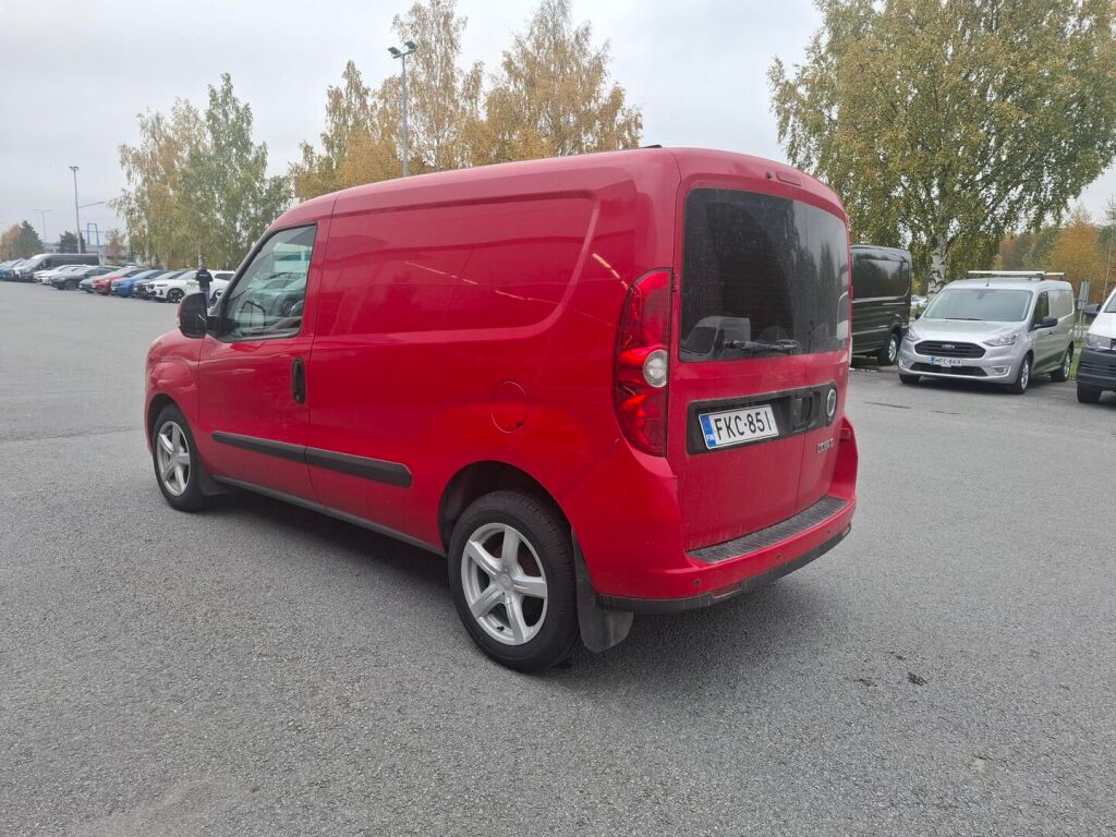 Fiat Doblo 2011 Punainen
