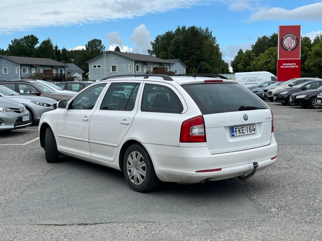 Skoda Octavia 2011 Valkoinen