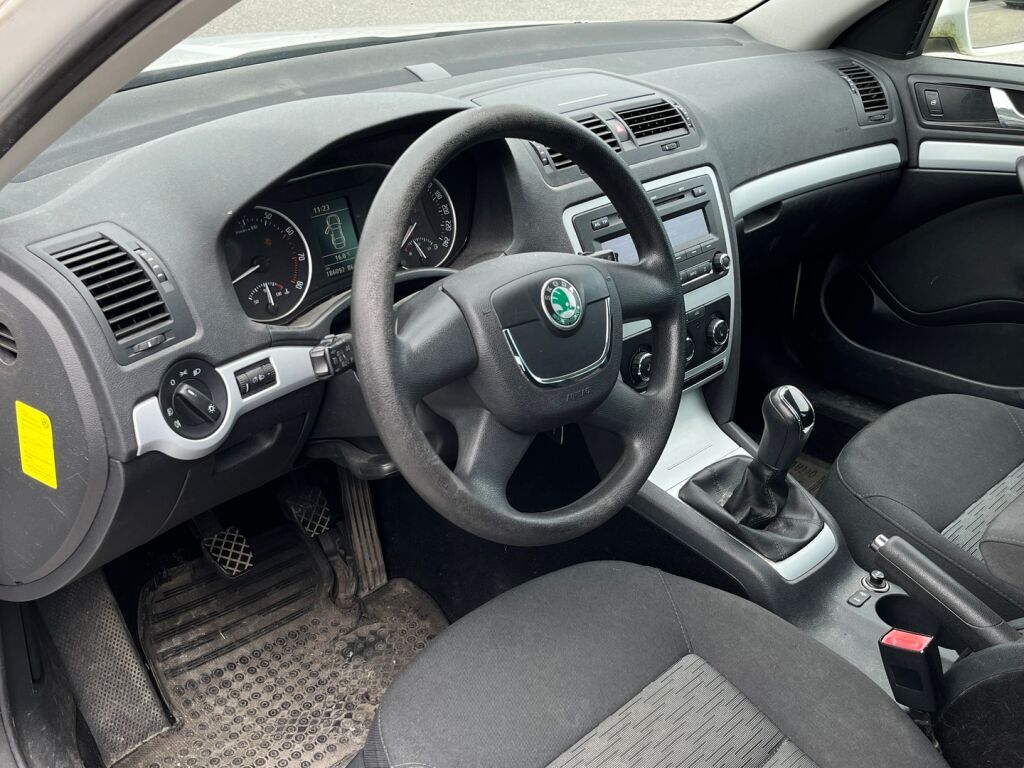 Skoda Octavia 2011 Valkoinen