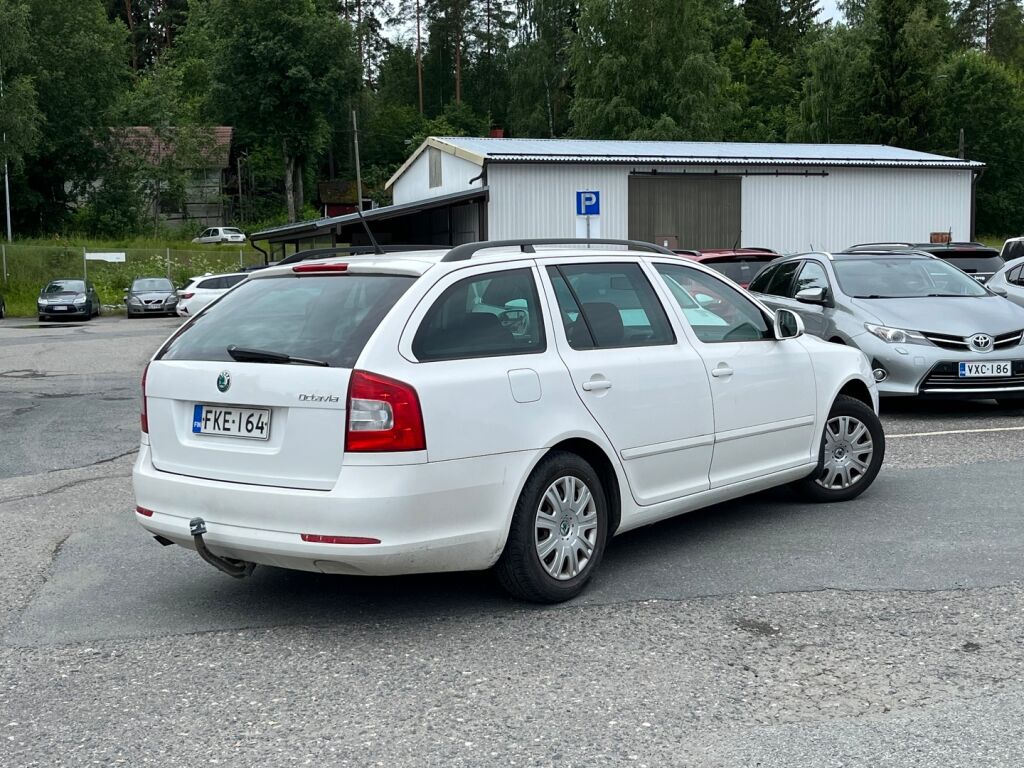 Skoda Octavia 2011 Valkoinen