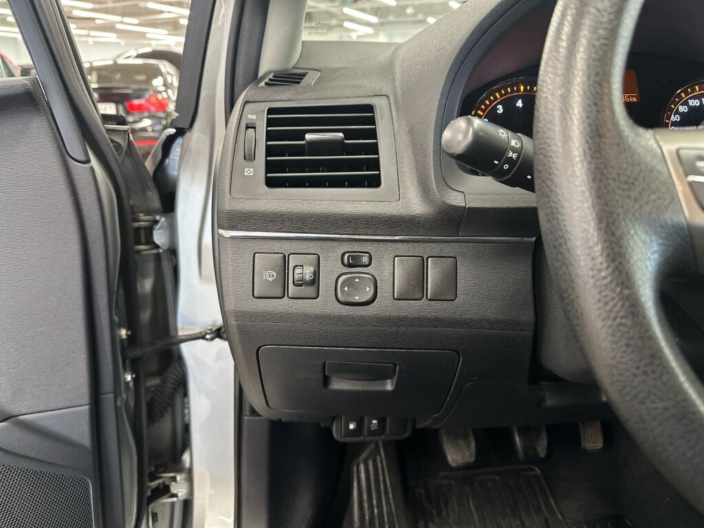 Toyota Avensis 2011 Harmaa