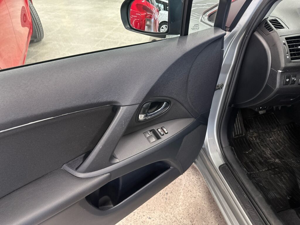 Toyota Avensis 2011 Harmaa