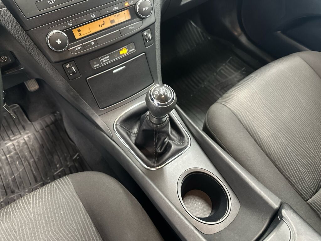 Toyota Avensis 2011 Harmaa