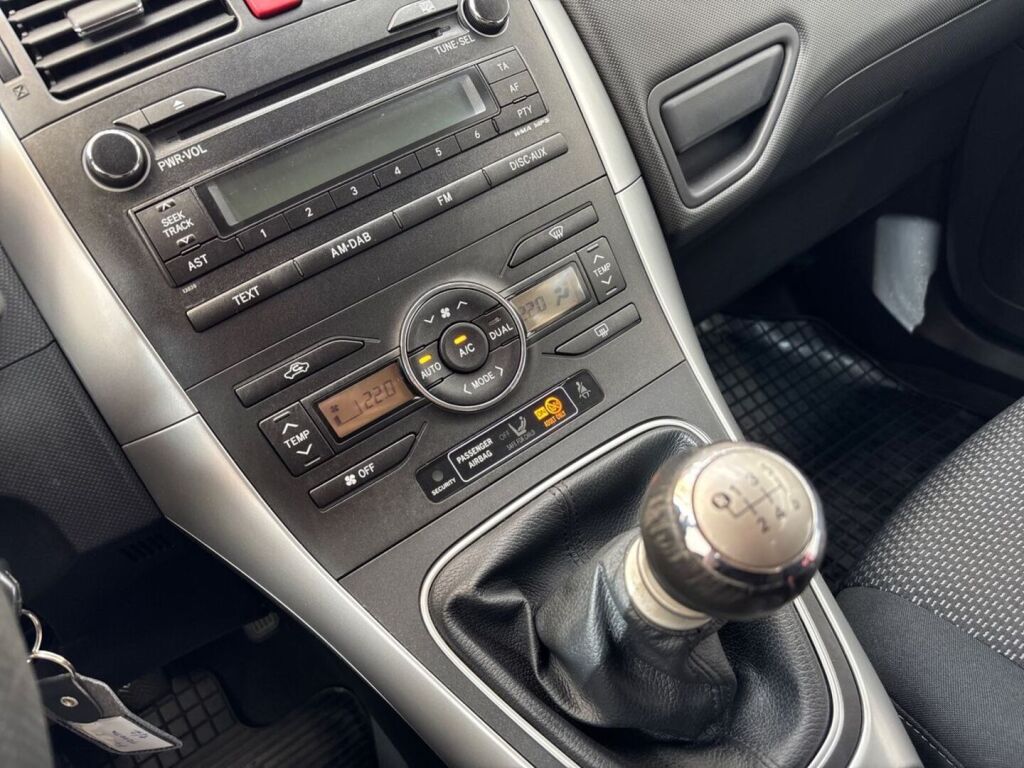 Toyota Auris 2011 Sininen