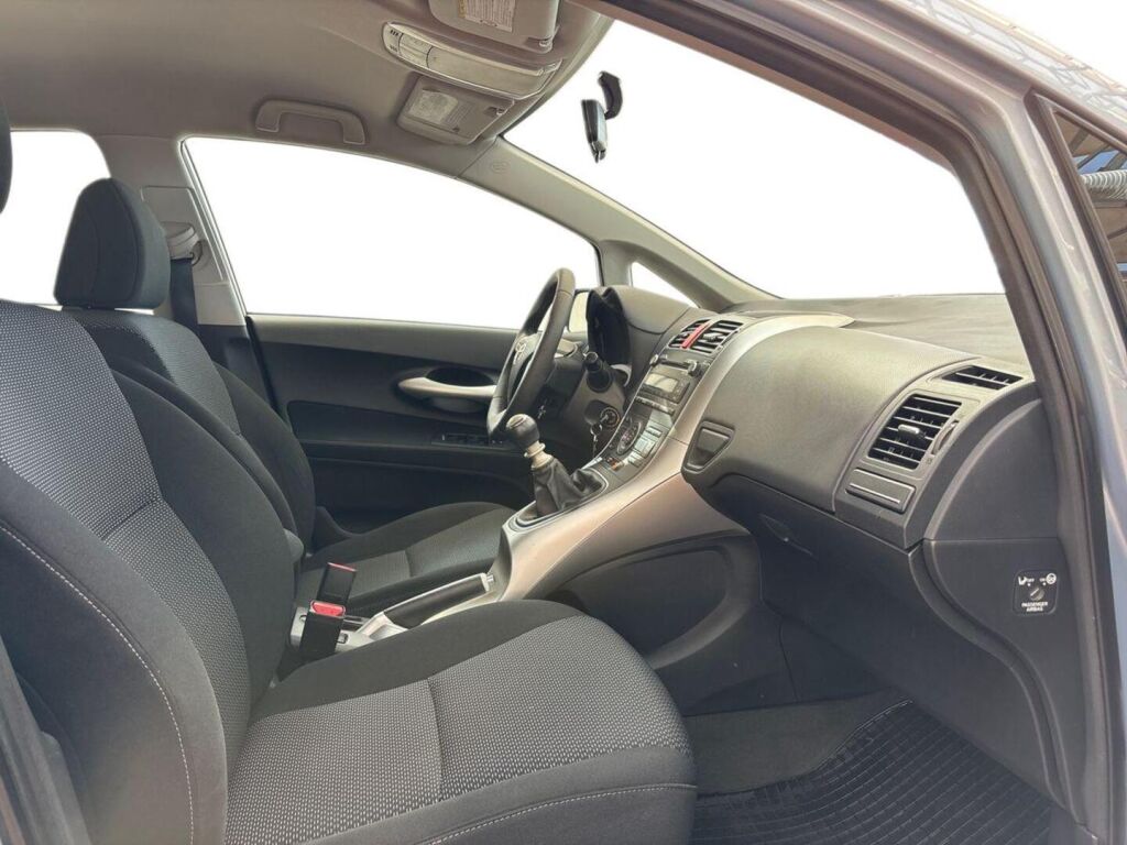 Toyota Auris 2011 Sininen