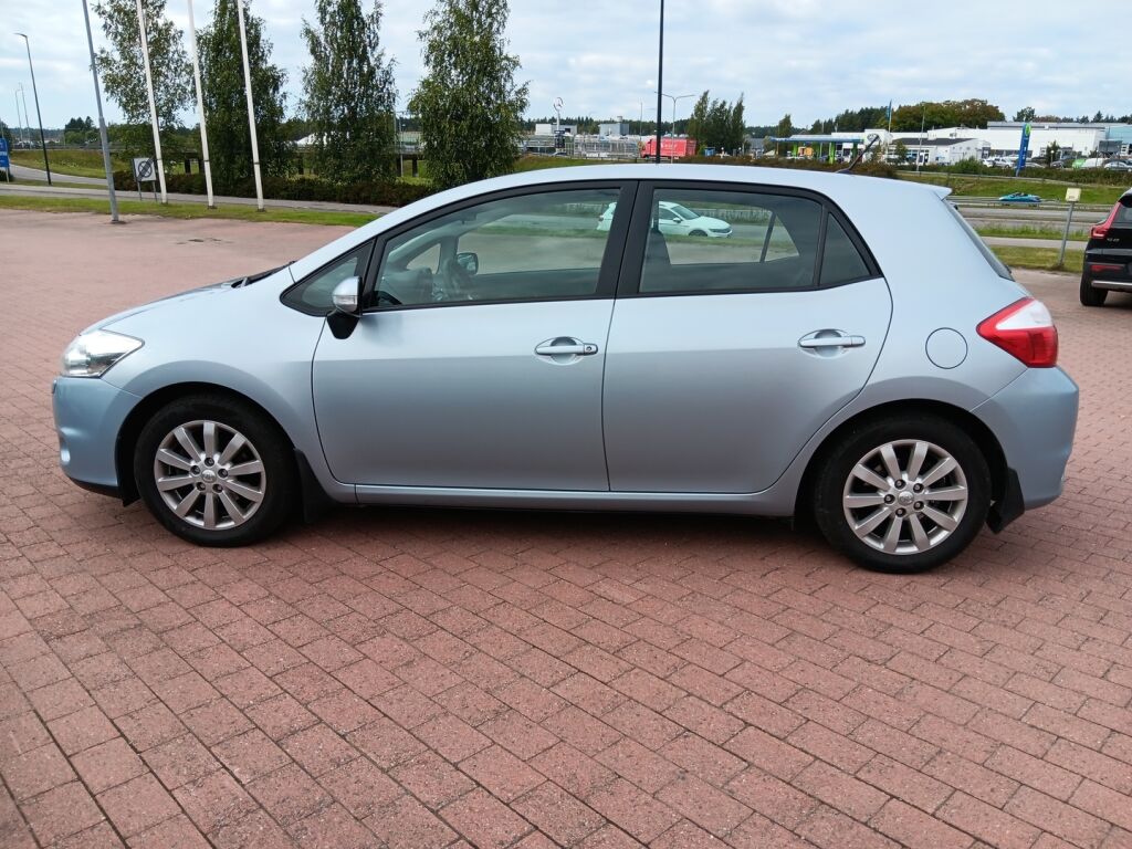 Toyota Auris 2011 Sininen