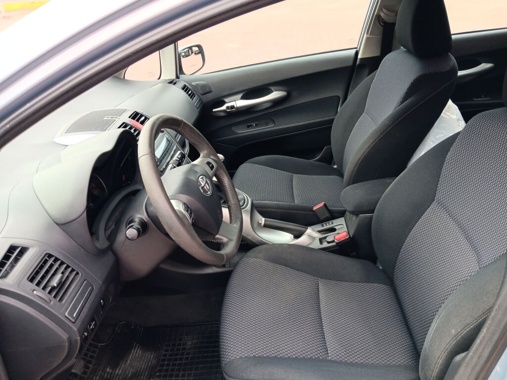 Toyota Auris 2011 Sininen