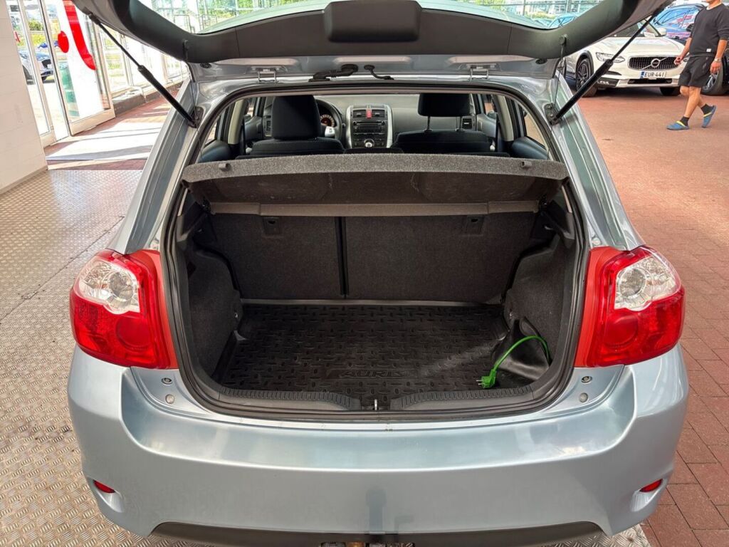 Toyota Auris 2011 Sininen