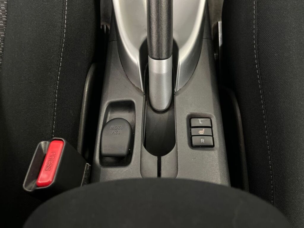 Toyota Auris 2011 Harmaa