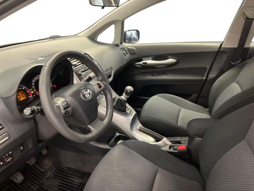 Toyota Auris 2011 Harmaa