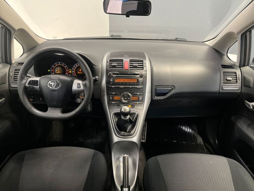 Toyota Auris 2011 Harmaa