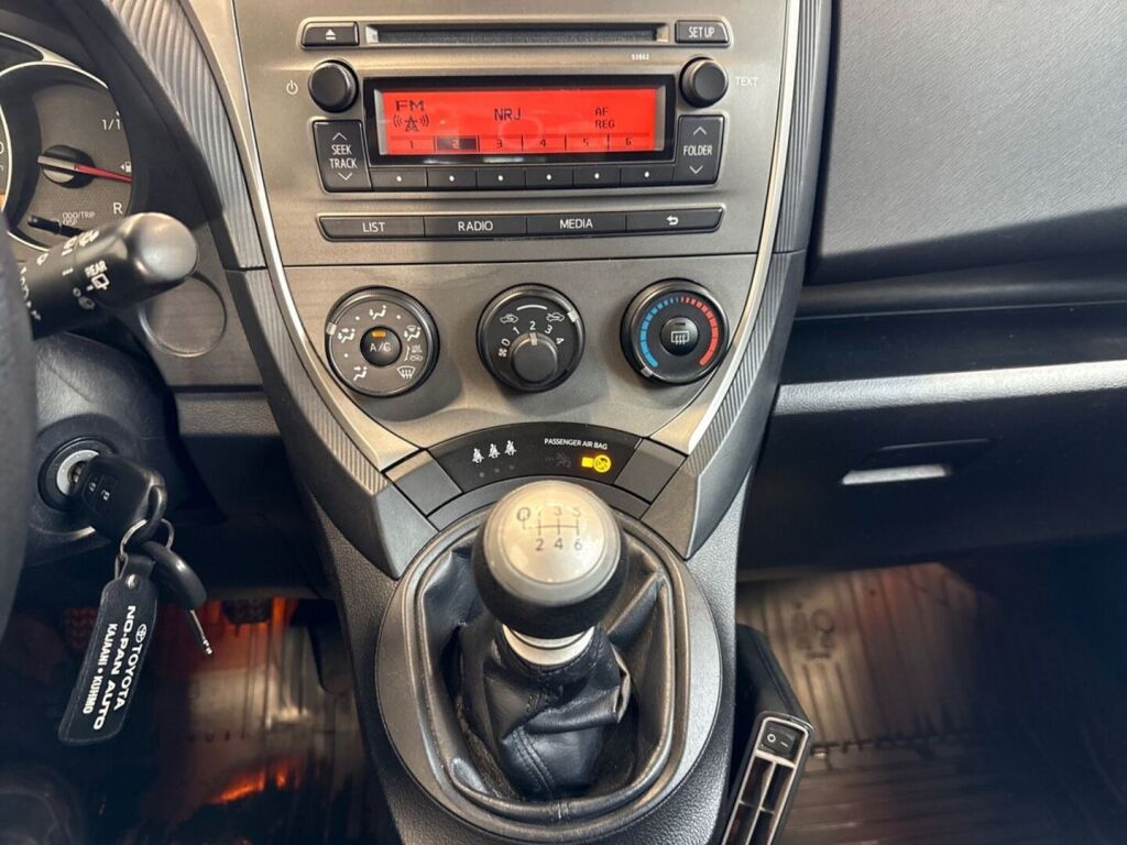 Toyota Verso-S 2011 Sininen
