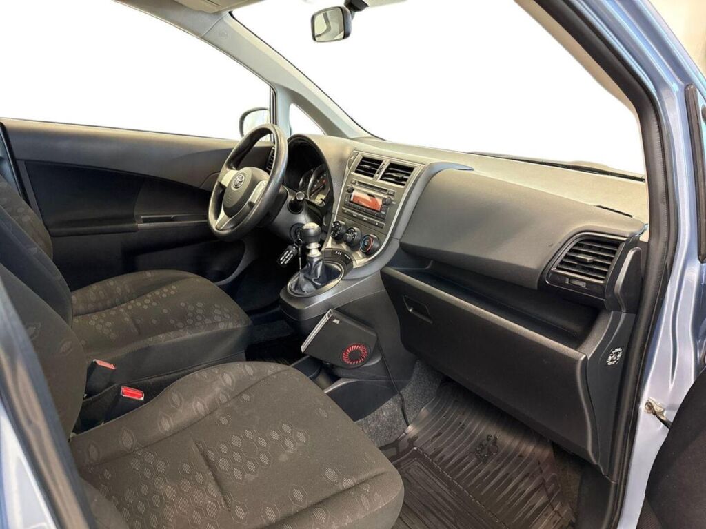 Toyota Verso-S 2011 Sininen