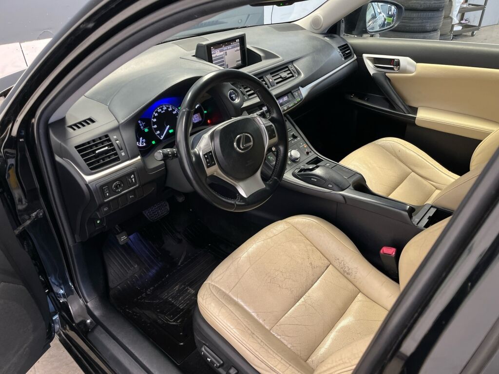 Lexus CT 2011 Musta