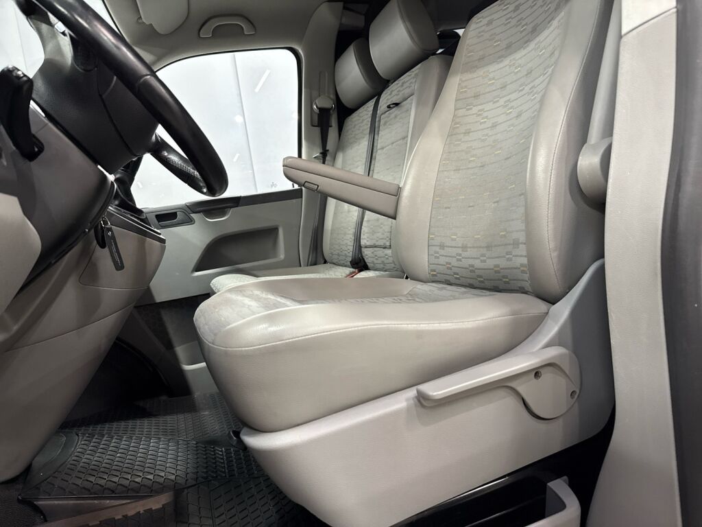Volkswagen Transporter 2011 Valkoinen