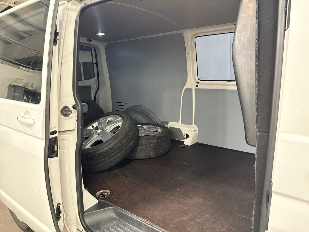 Volkswagen Transporter 2011 Valkoinen