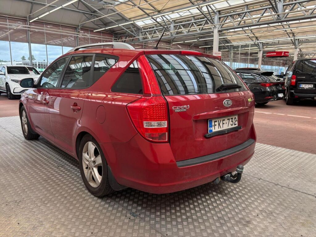 Kia Ceed 2011 Punainen