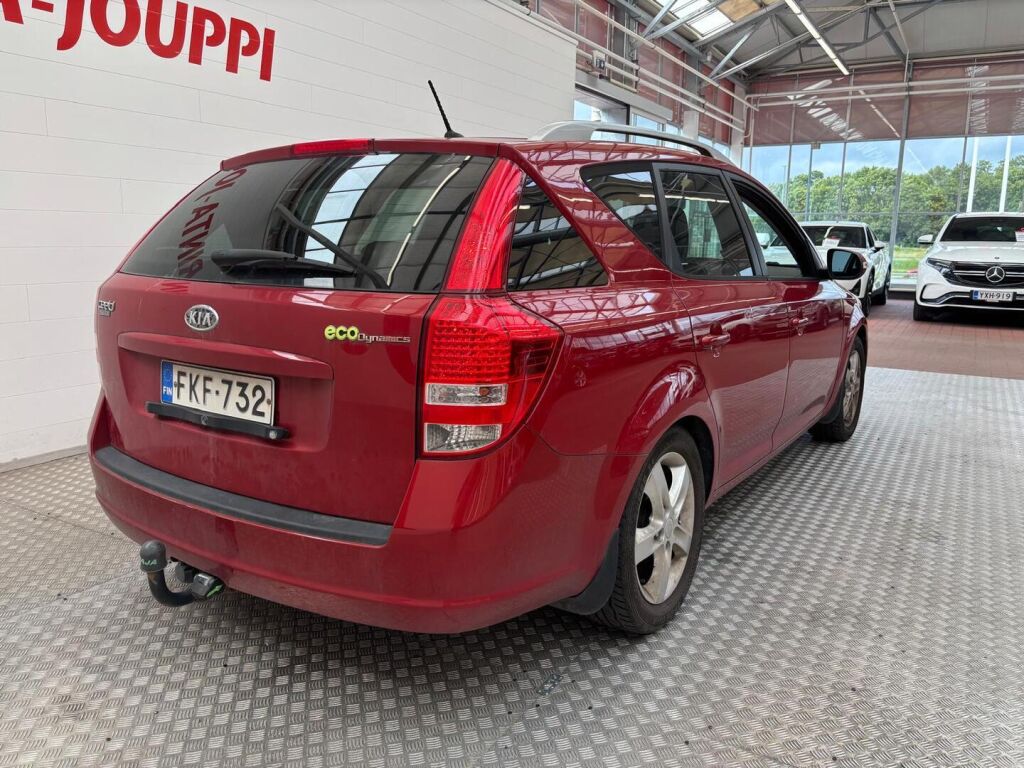 Kia Ceed 2011 Punainen