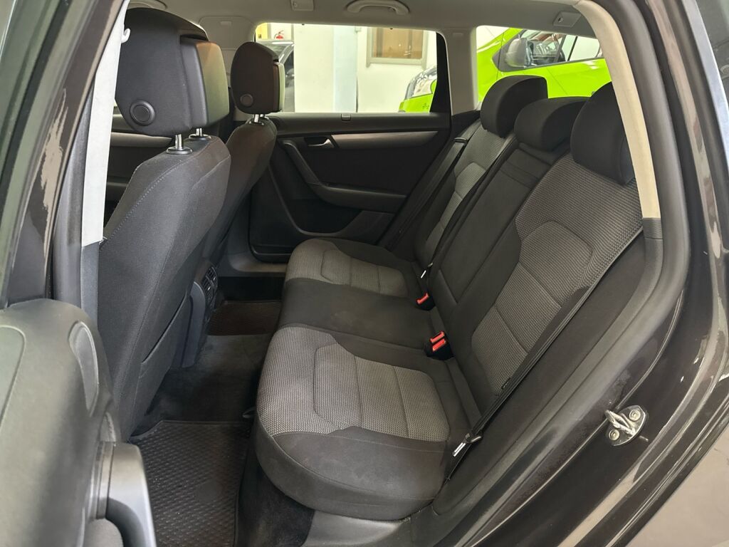 Volkswagen Passat 2011 Ruskea (beige)