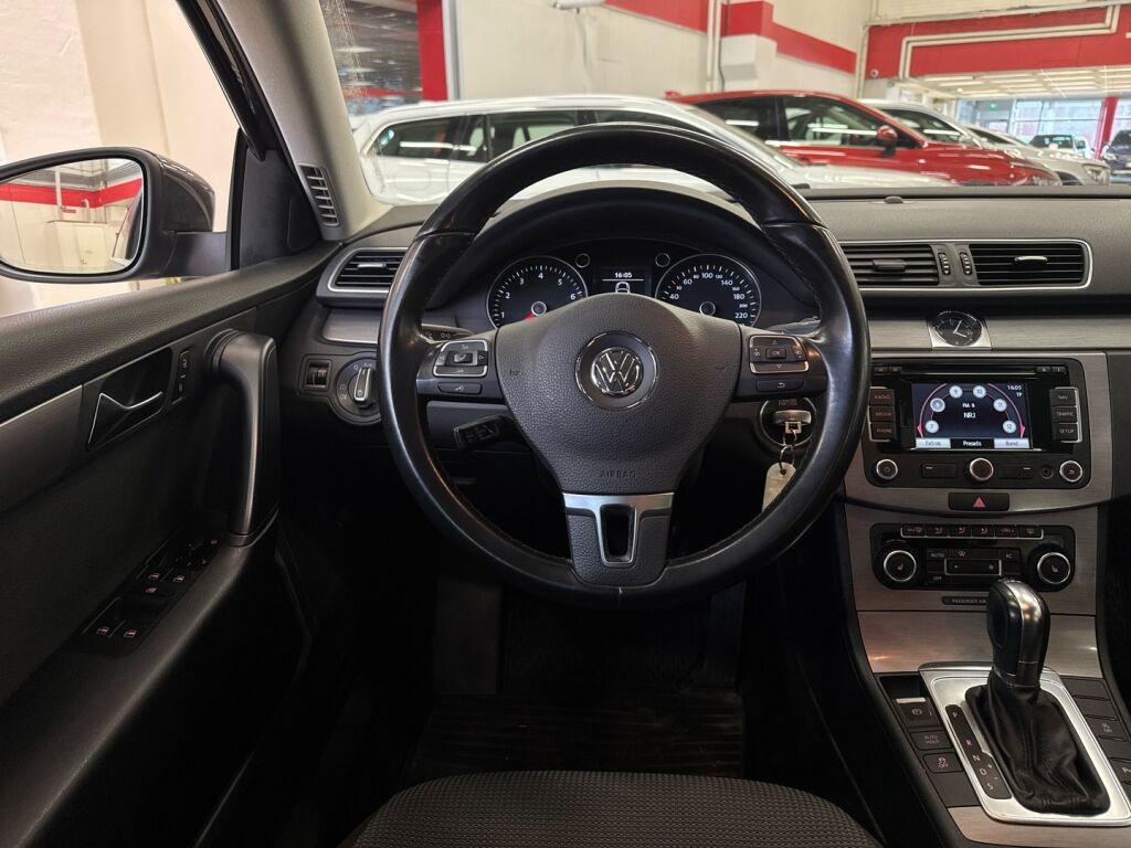 Volkswagen Passat 2011 Ruskea (beige)