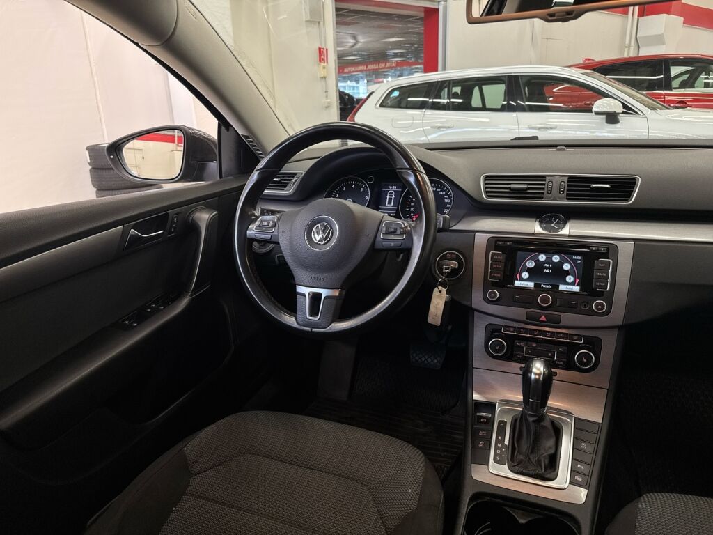 Volkswagen Passat 2011 Ruskea (beige)