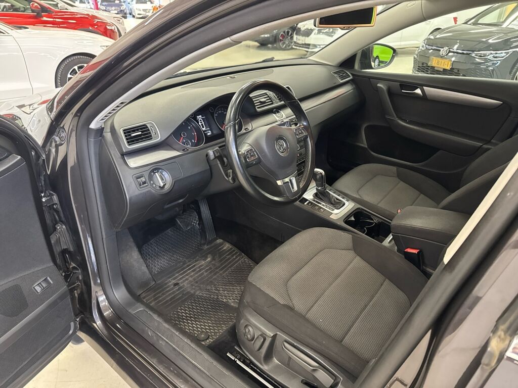 Volkswagen Passat 2011 Ruskea (beige)