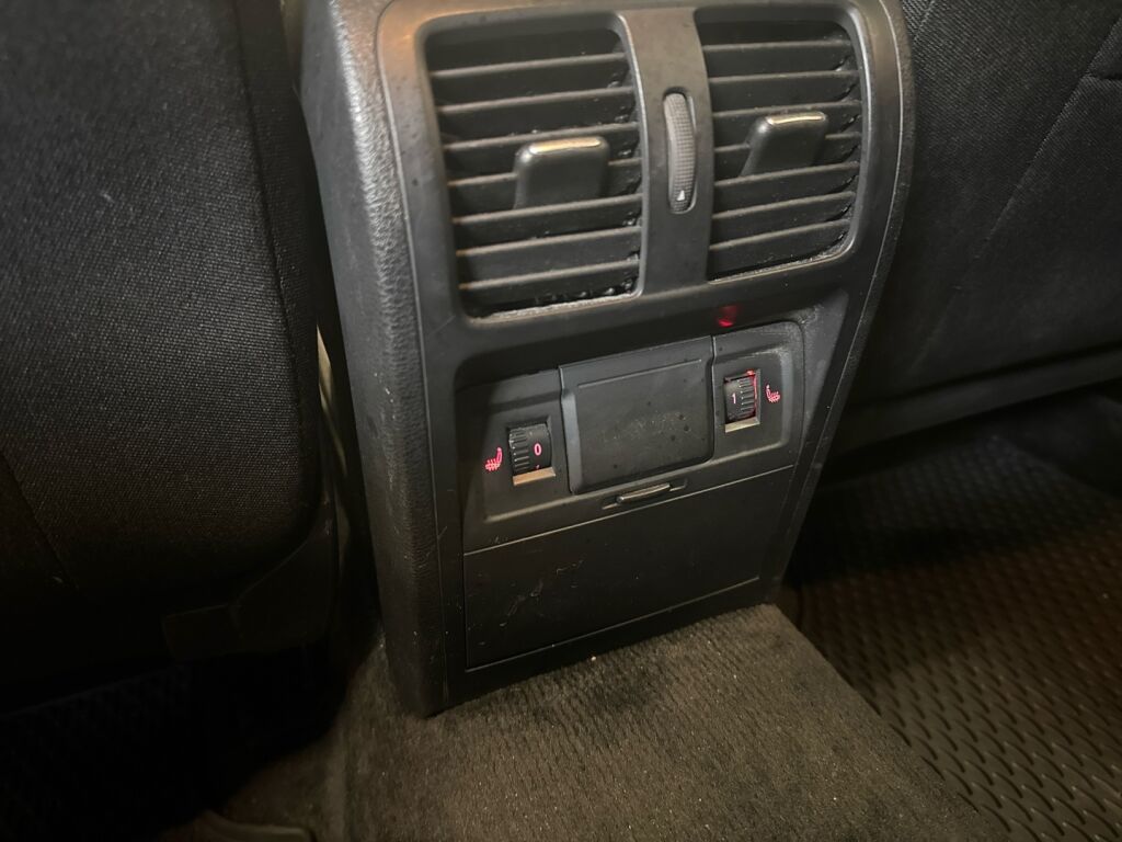 Volkswagen Passat 2011 Ruskea (beige)