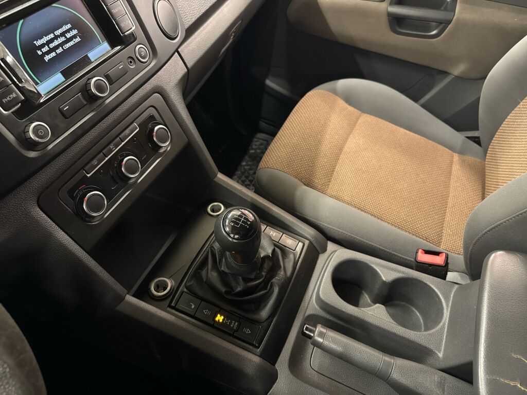 Volkswagen Amarok 2011 Ruskea (beige)