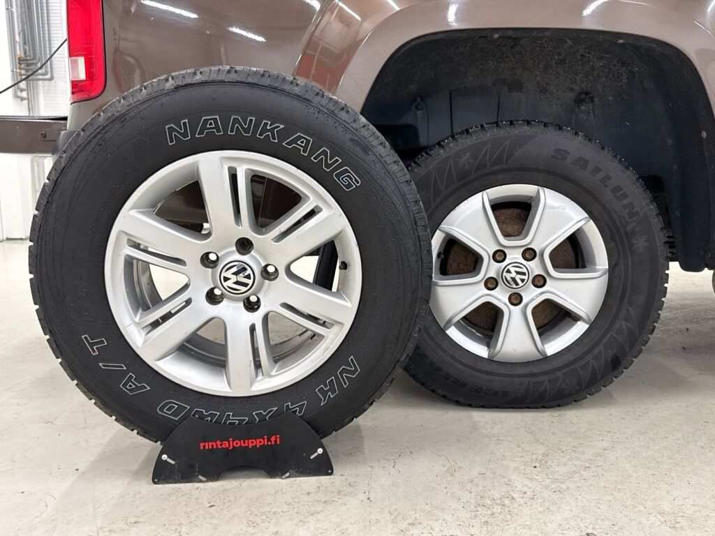 Volkswagen Amarok 2011 Ruskea (beige)