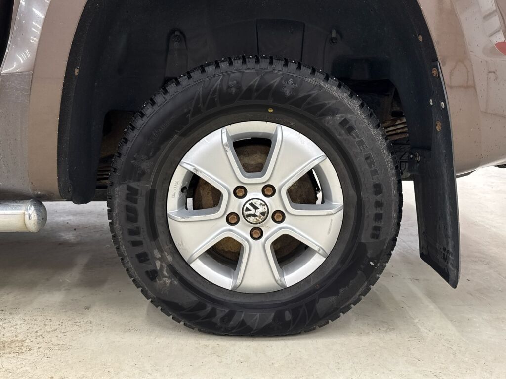 Volkswagen Amarok 2011 Ruskea (beige)