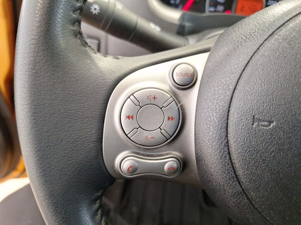 Nissan Micra 2011 Oranssi